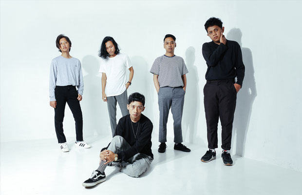 Menikmati Musik yang Sedikit Berbeda